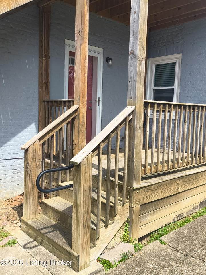 1211 Lexington Rd - Photo 1