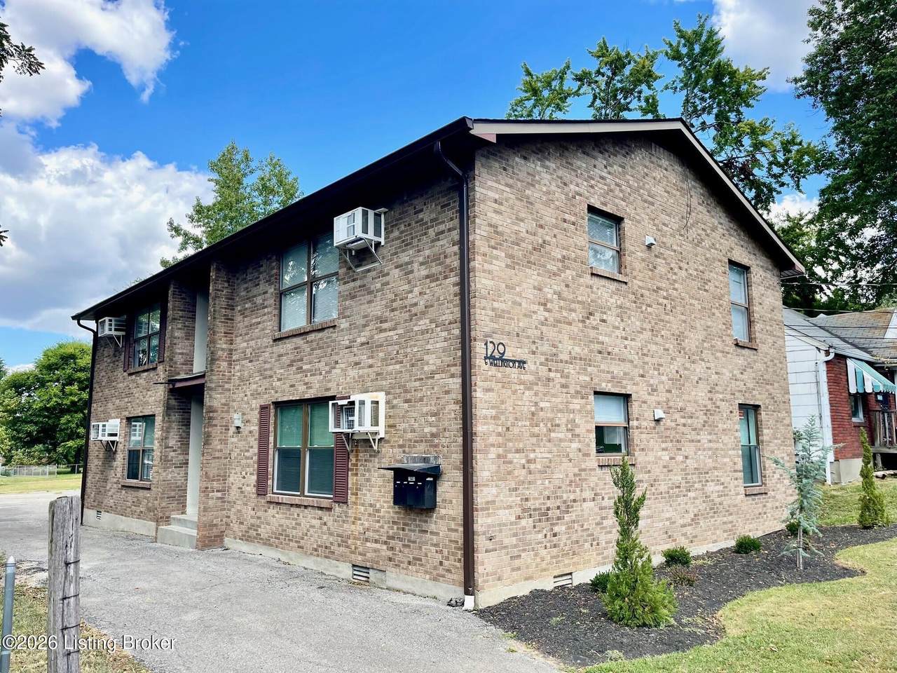 129 Wellington Ave - Photo 1