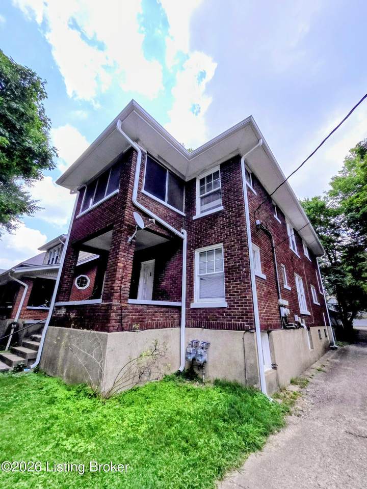 2124 Sherwood Ave - Photo 1