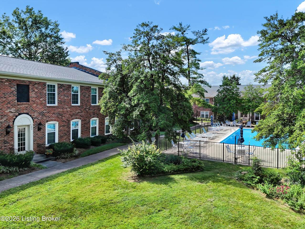 255 Salisbury Square - Photo 1