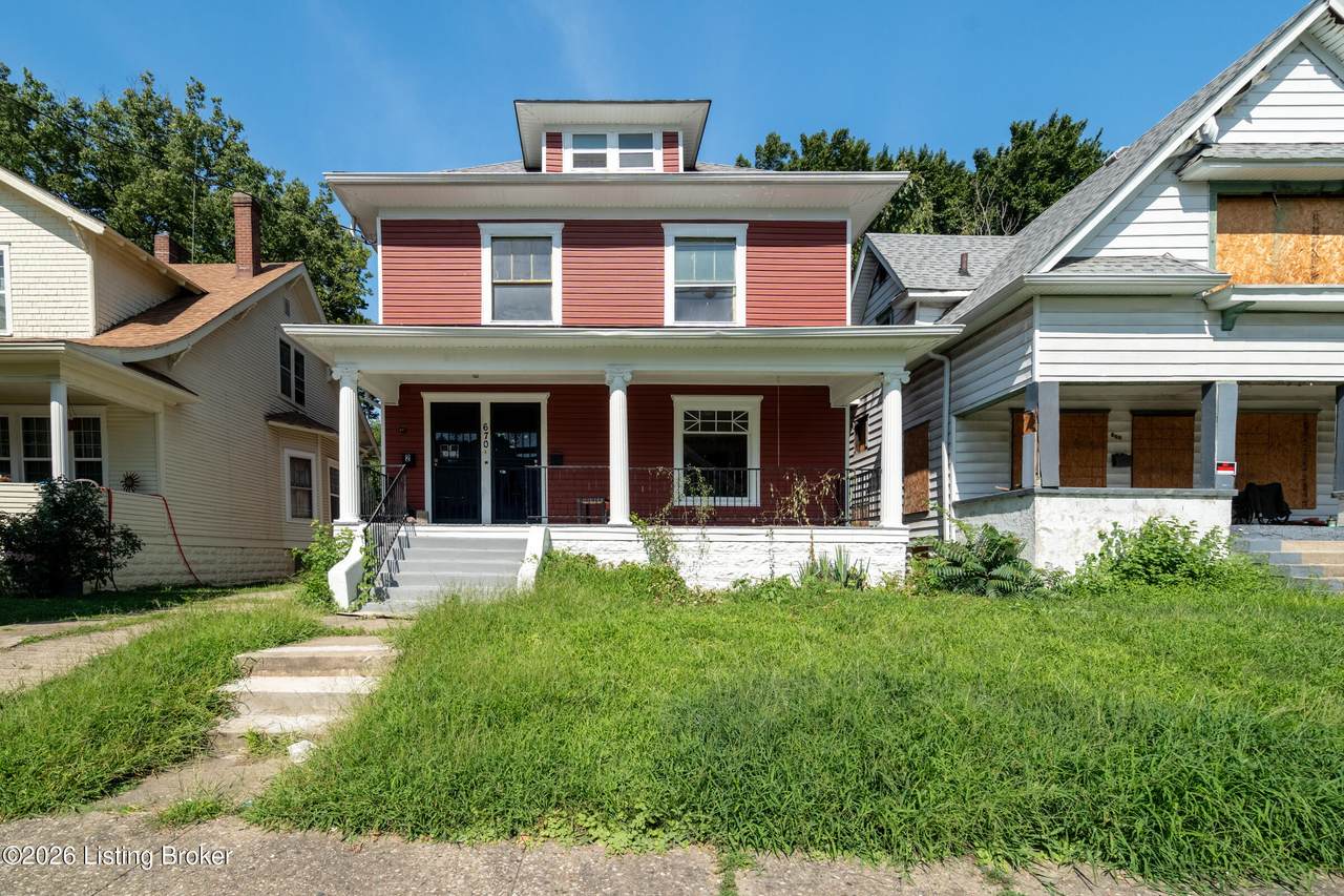 670 38th St - Photo 1