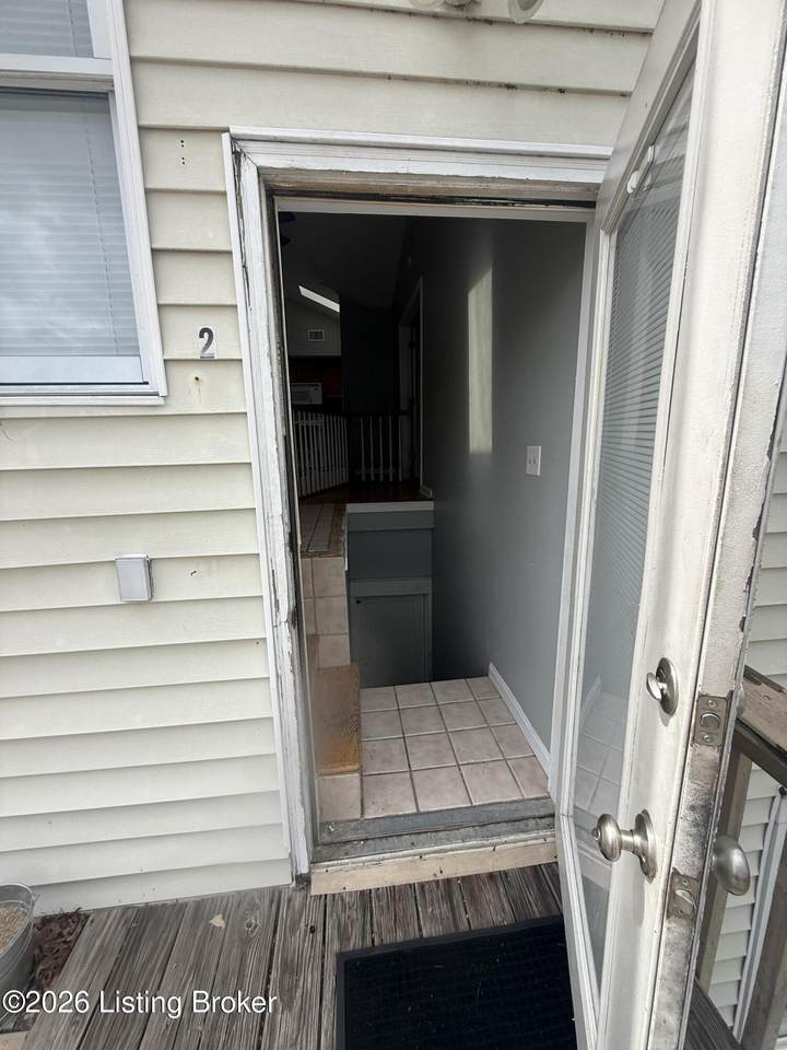 112 Woodlawn Ave - Photo 1