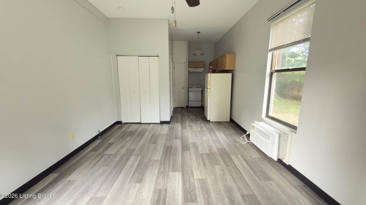 1733 3rd St - Photo 1