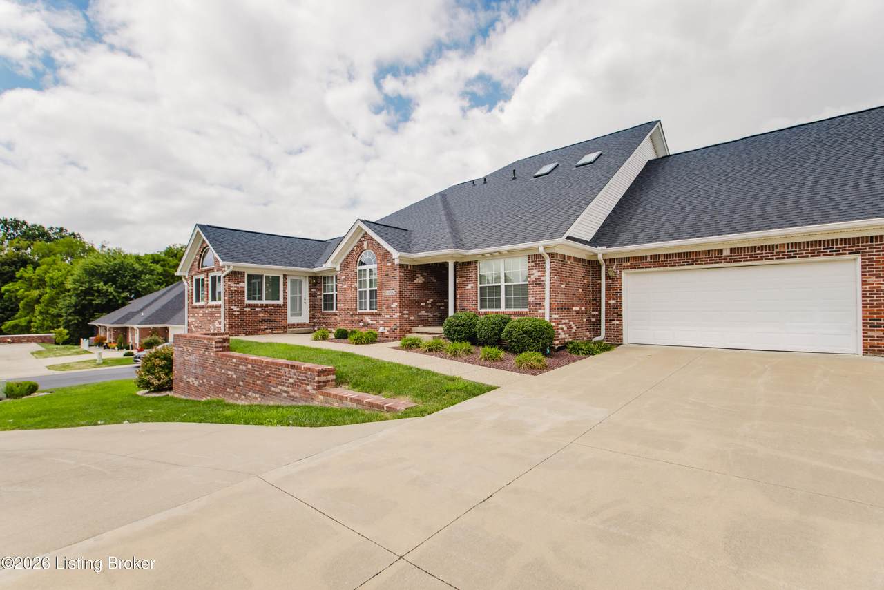 105 Legacy Ct - Photo 1