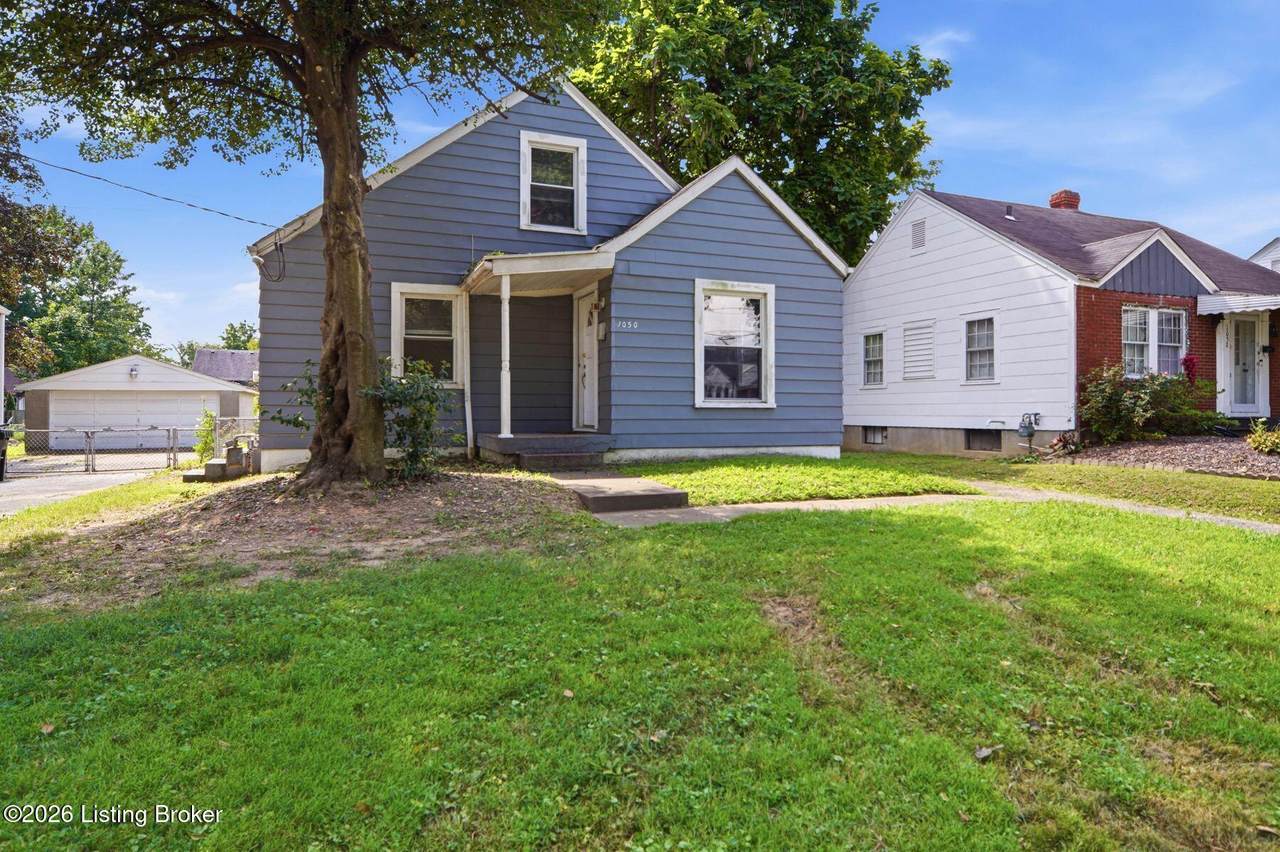 1050 Oakwood Ave - Photo 1