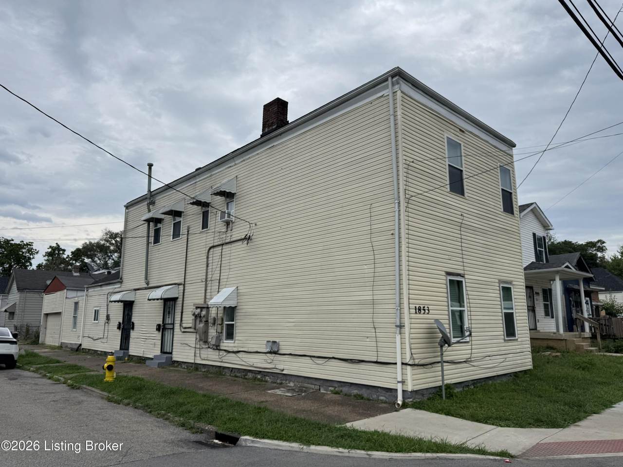 1853 Bank St - Photo 1