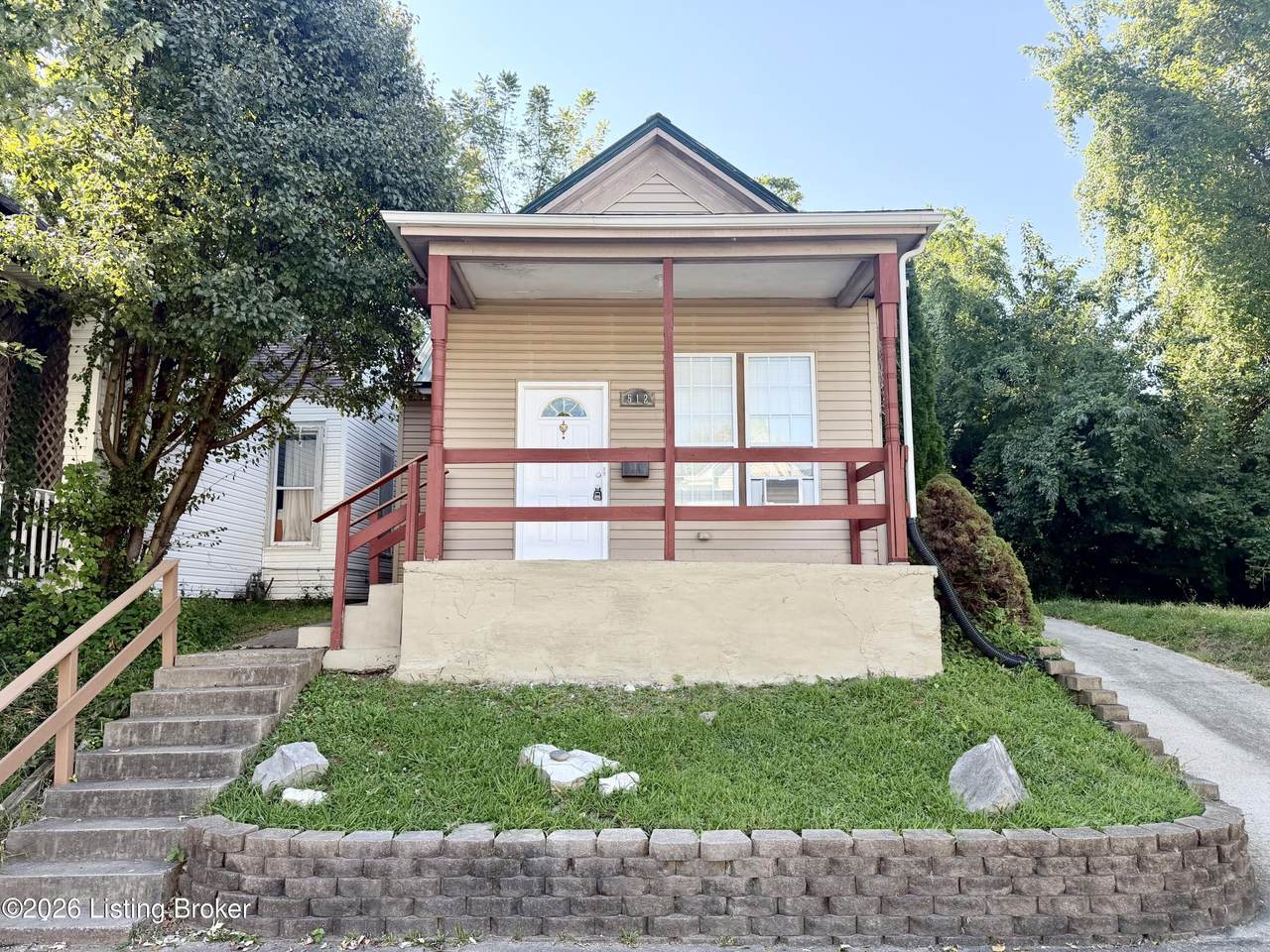 512 Elm St - Photo 1