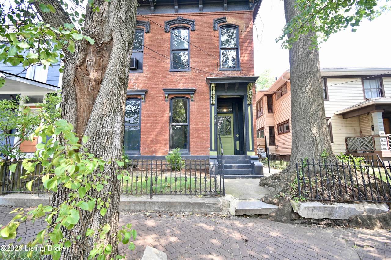 925 Washington St - Photo 1