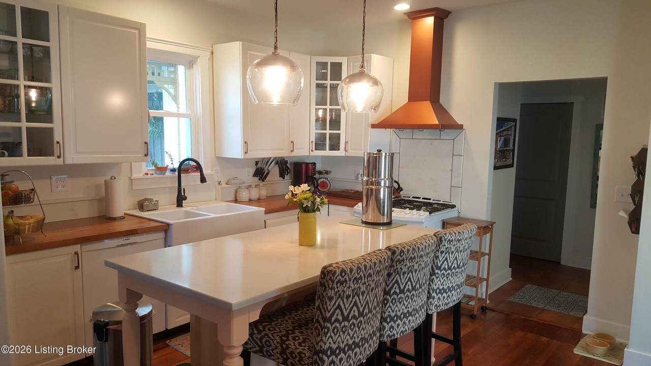904 Ellison Ave - Photo 1