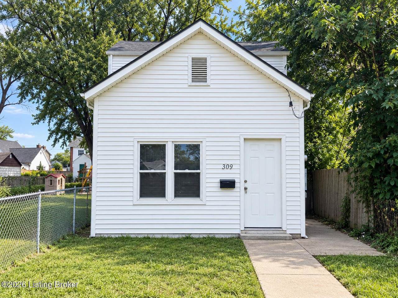 309 27th St - Photo 1