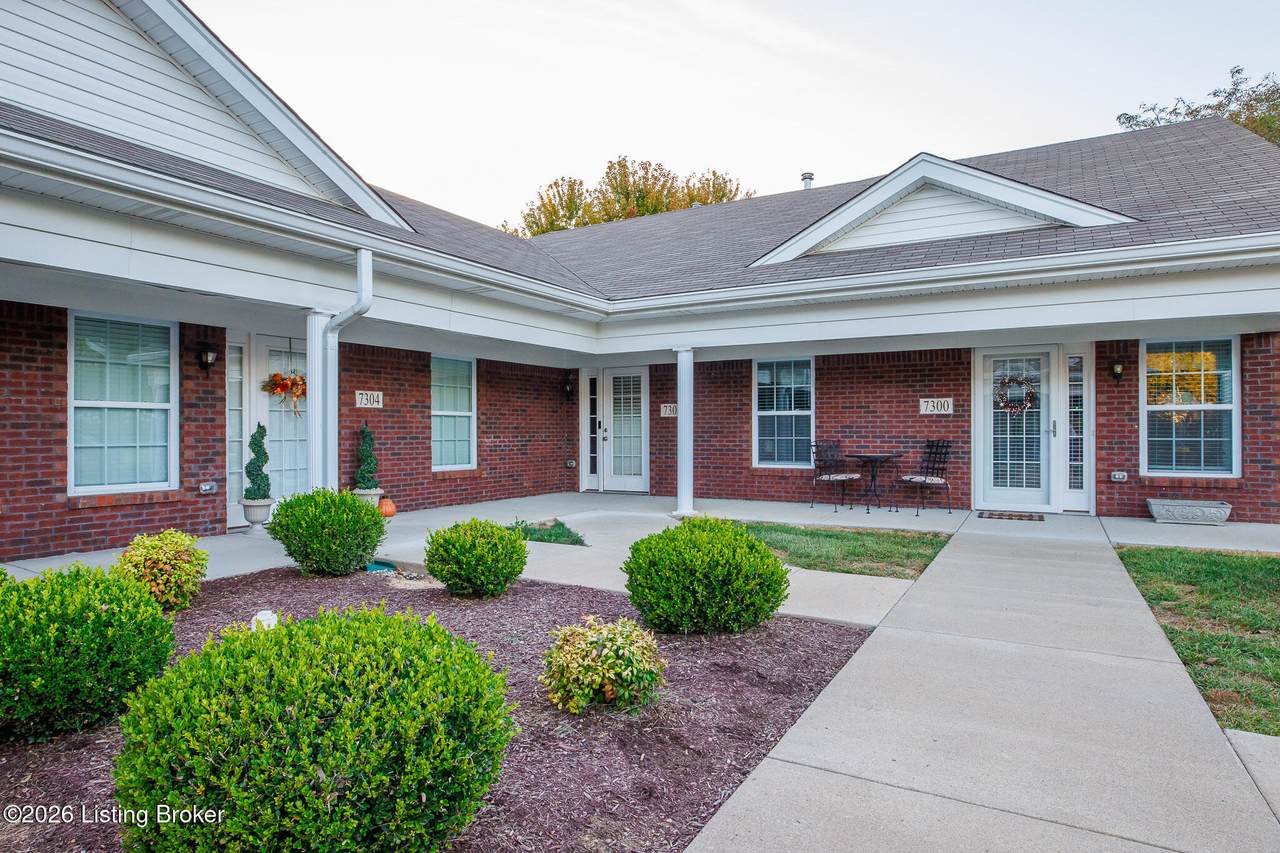 7302 Fox Hollow Way - Photo 1