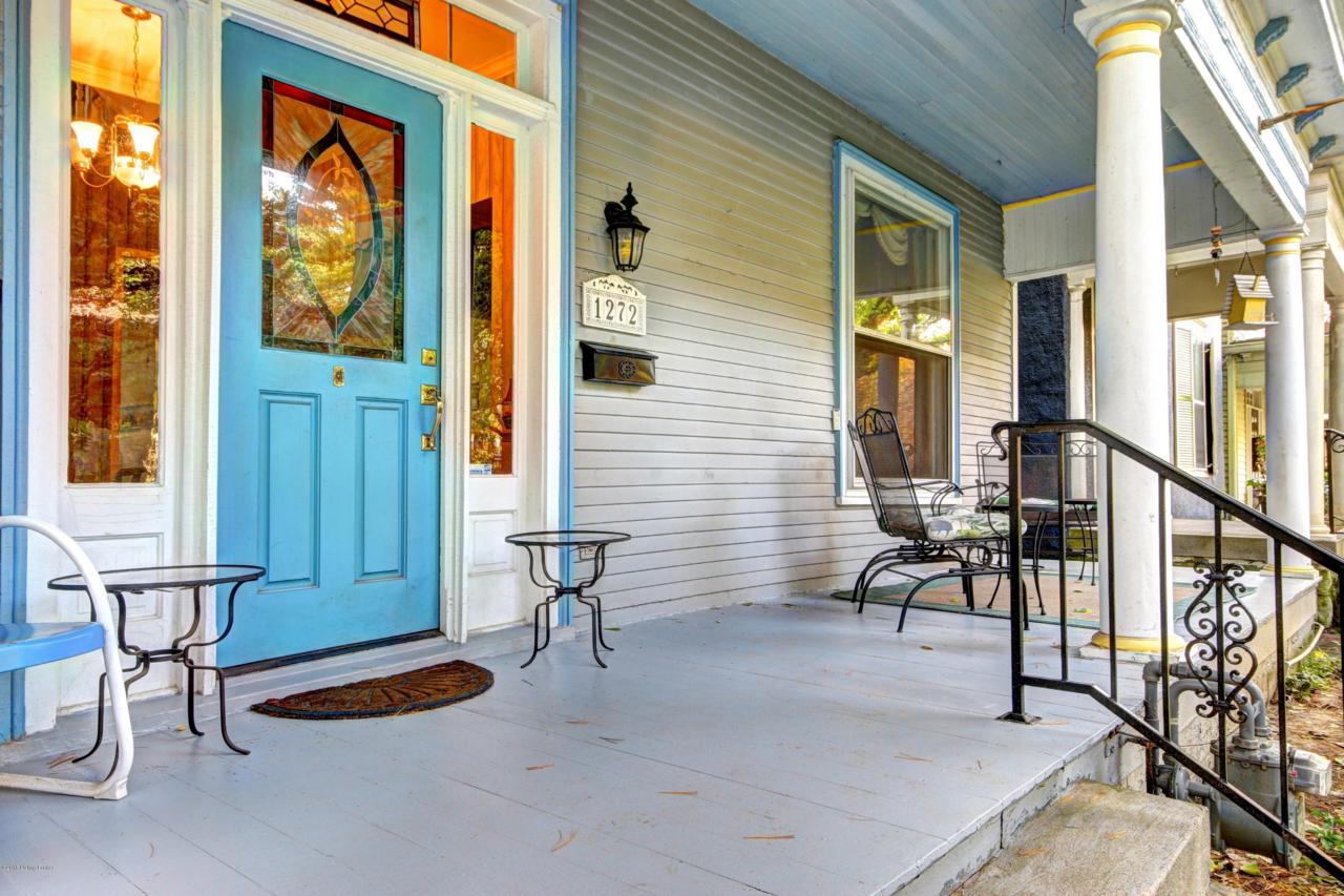 1272 Bassett Ave - Photo 1