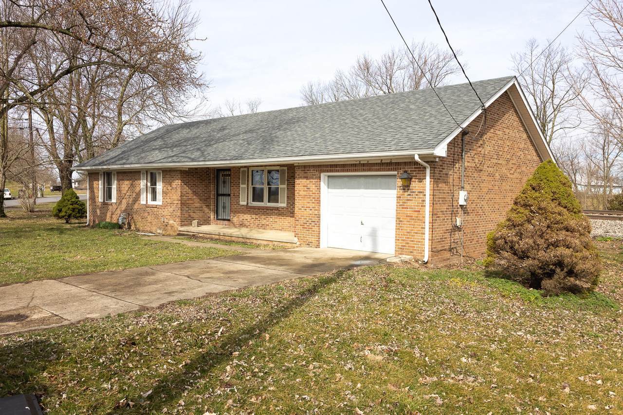488 Cardinal Dr - Photo 1