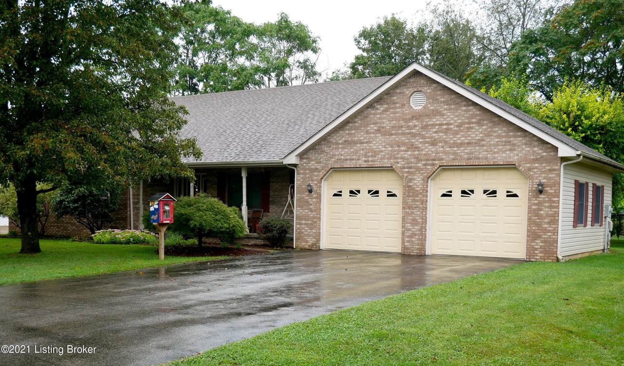 2489 Woods Edge Dr - Photo 1