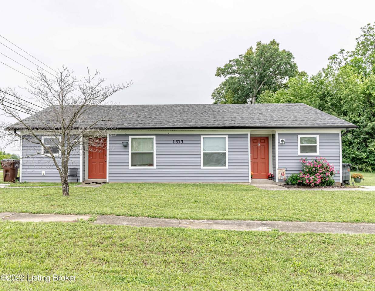 1313 Farmingdale Dr - Photo 1