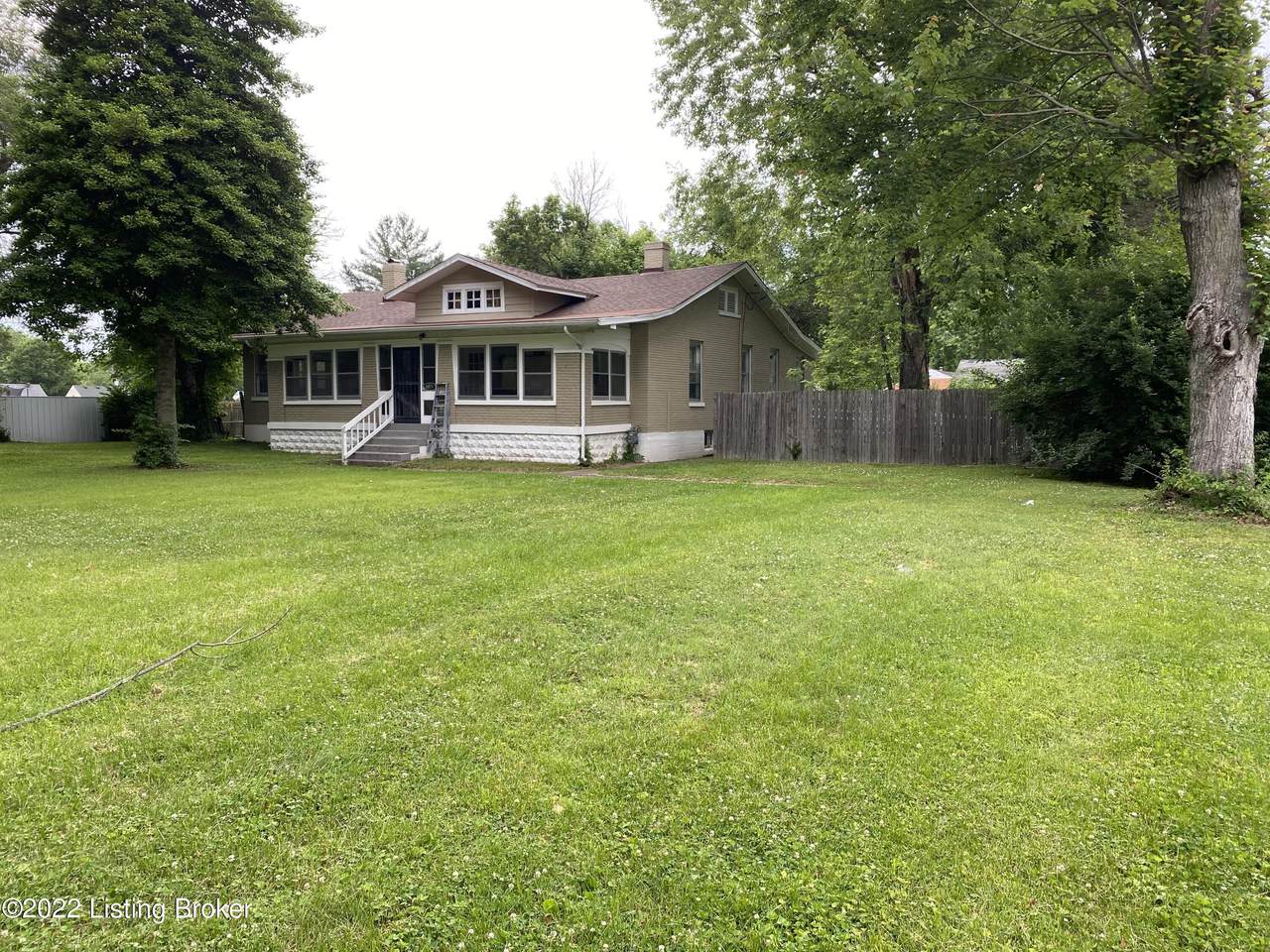 2029 Rockford Ln - Photo 1