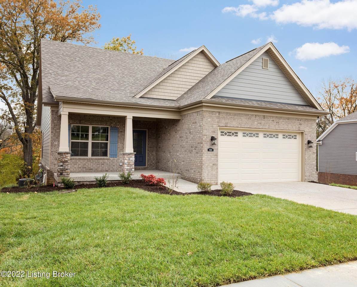 1176 Greens Dr - Photo 1