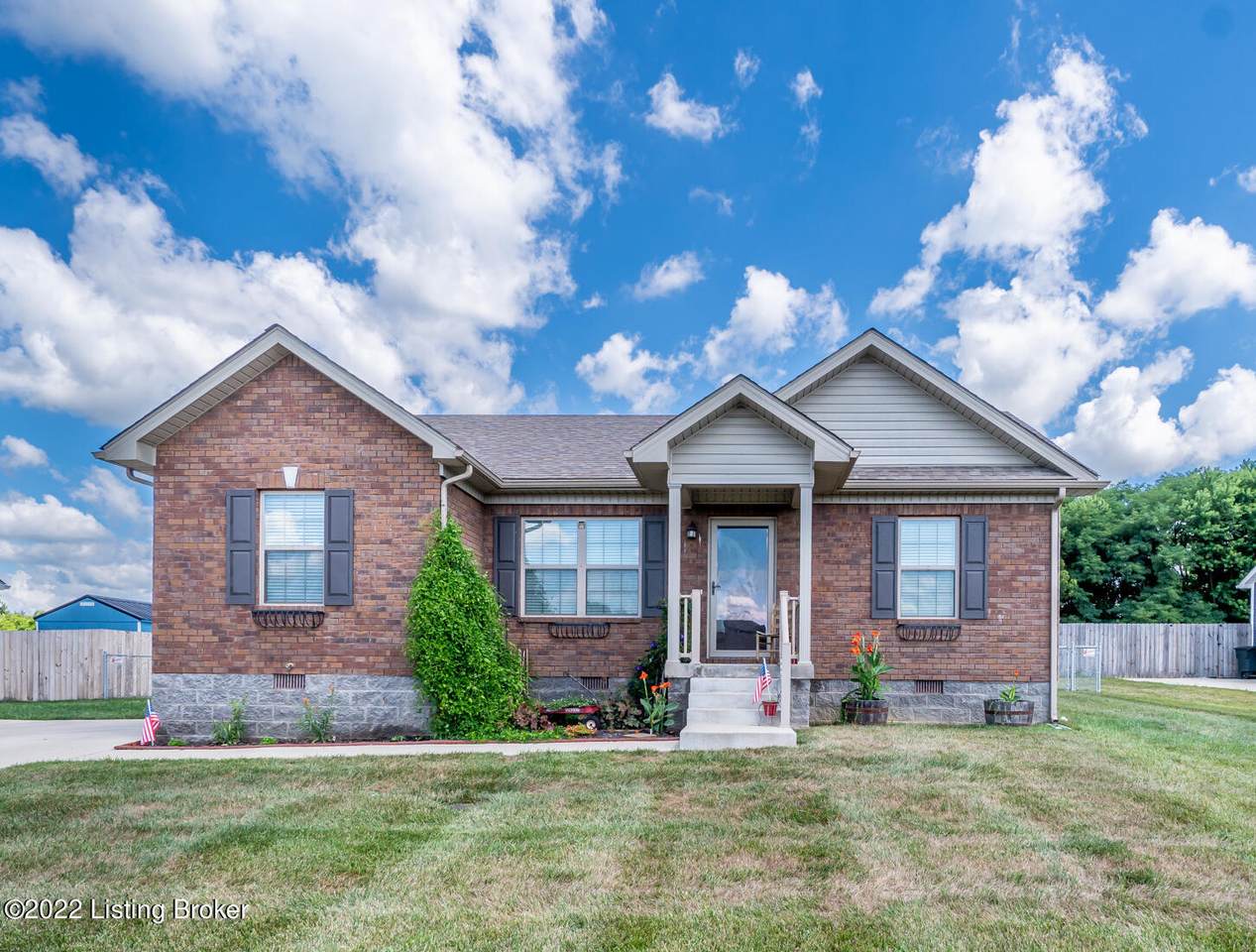 108 Elijah Way - Photo 1