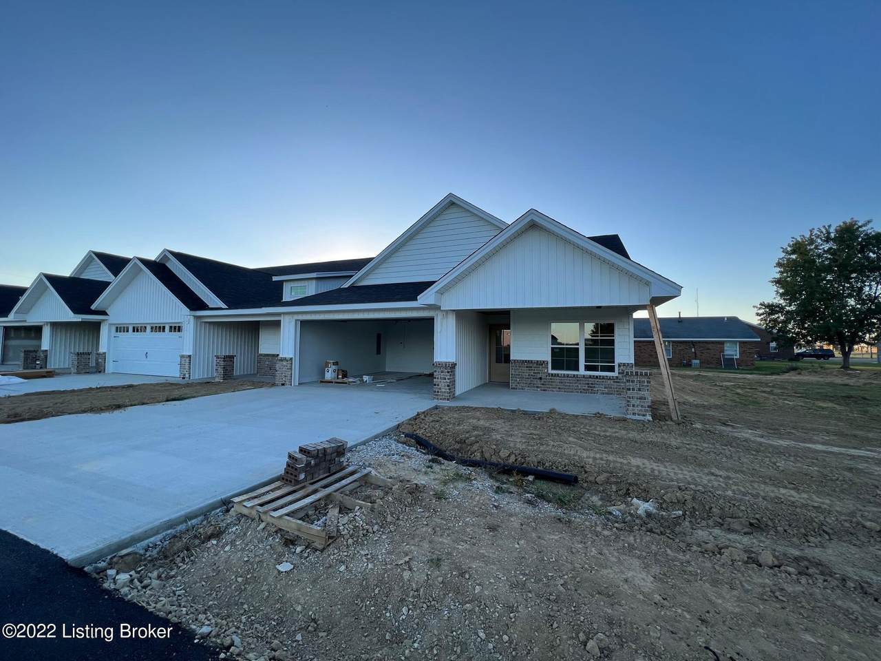 346 Hillside Dr - Photo 1