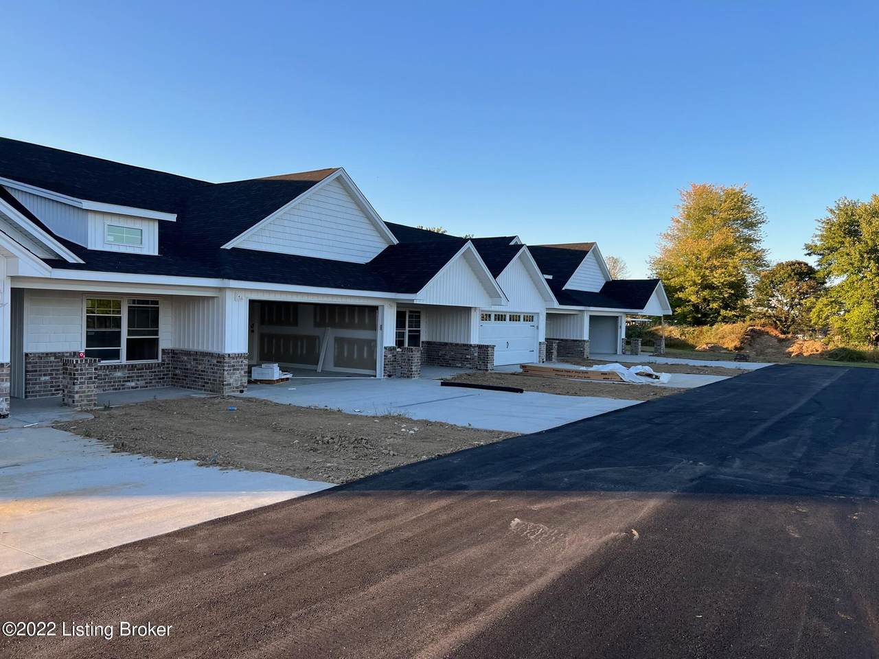 348 Hillside Dr - Photo 1
