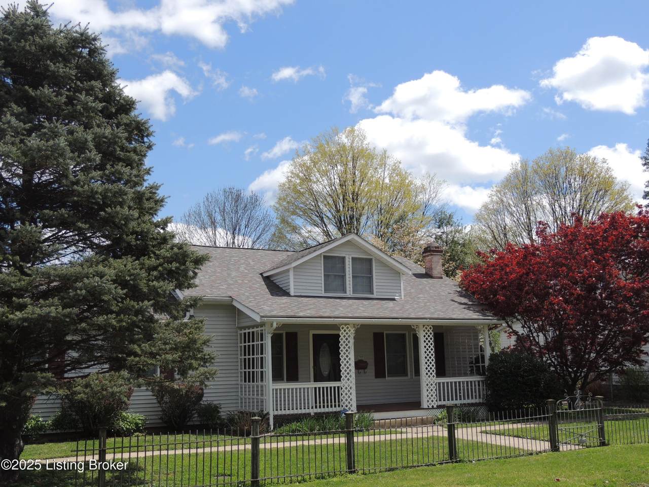 717 Moore Ave - Photo 1