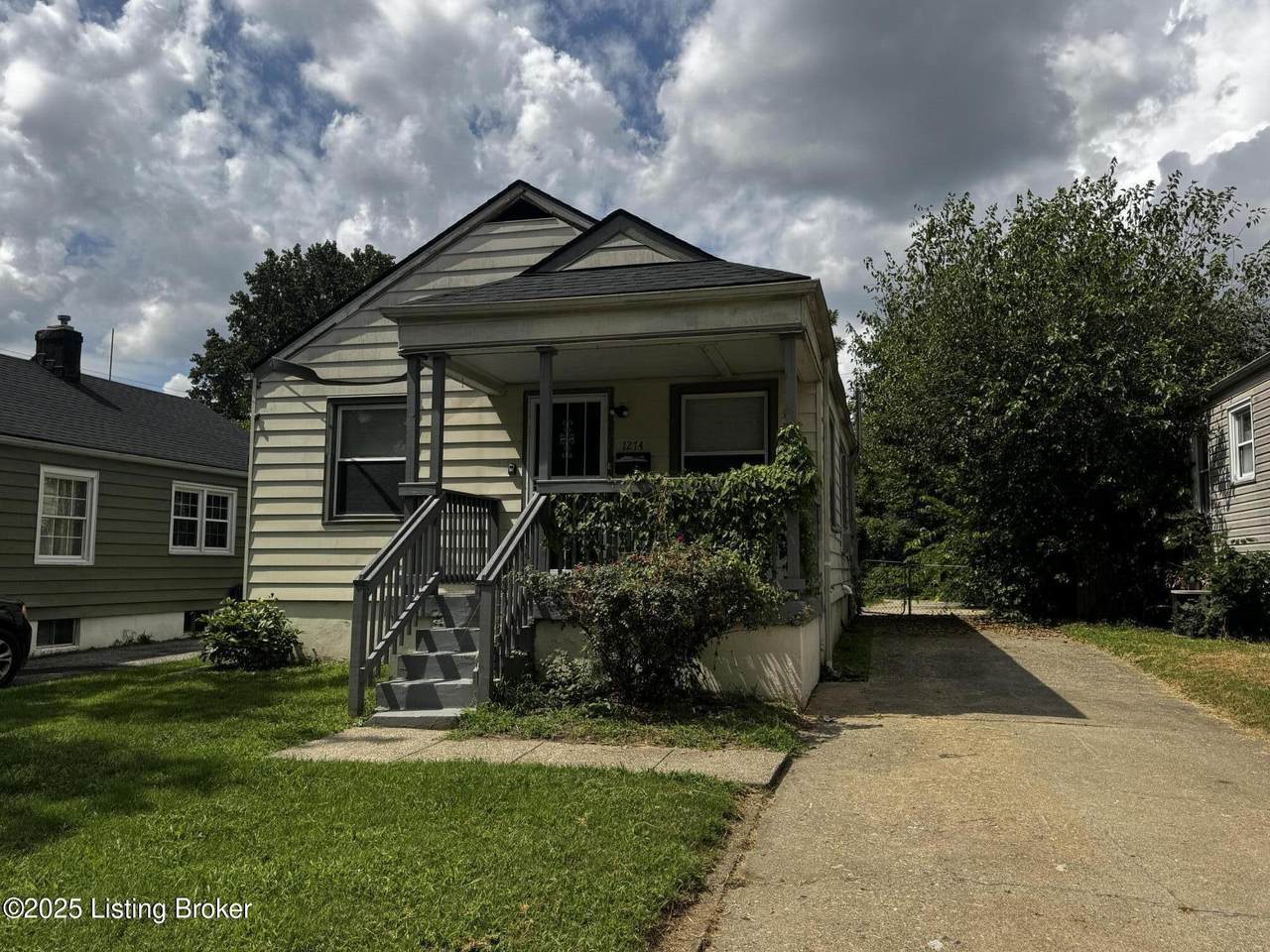 1274 Weller Ave - Photo 1