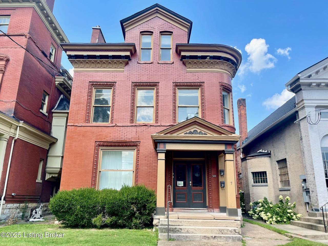 1144 3rd St - Photo 1