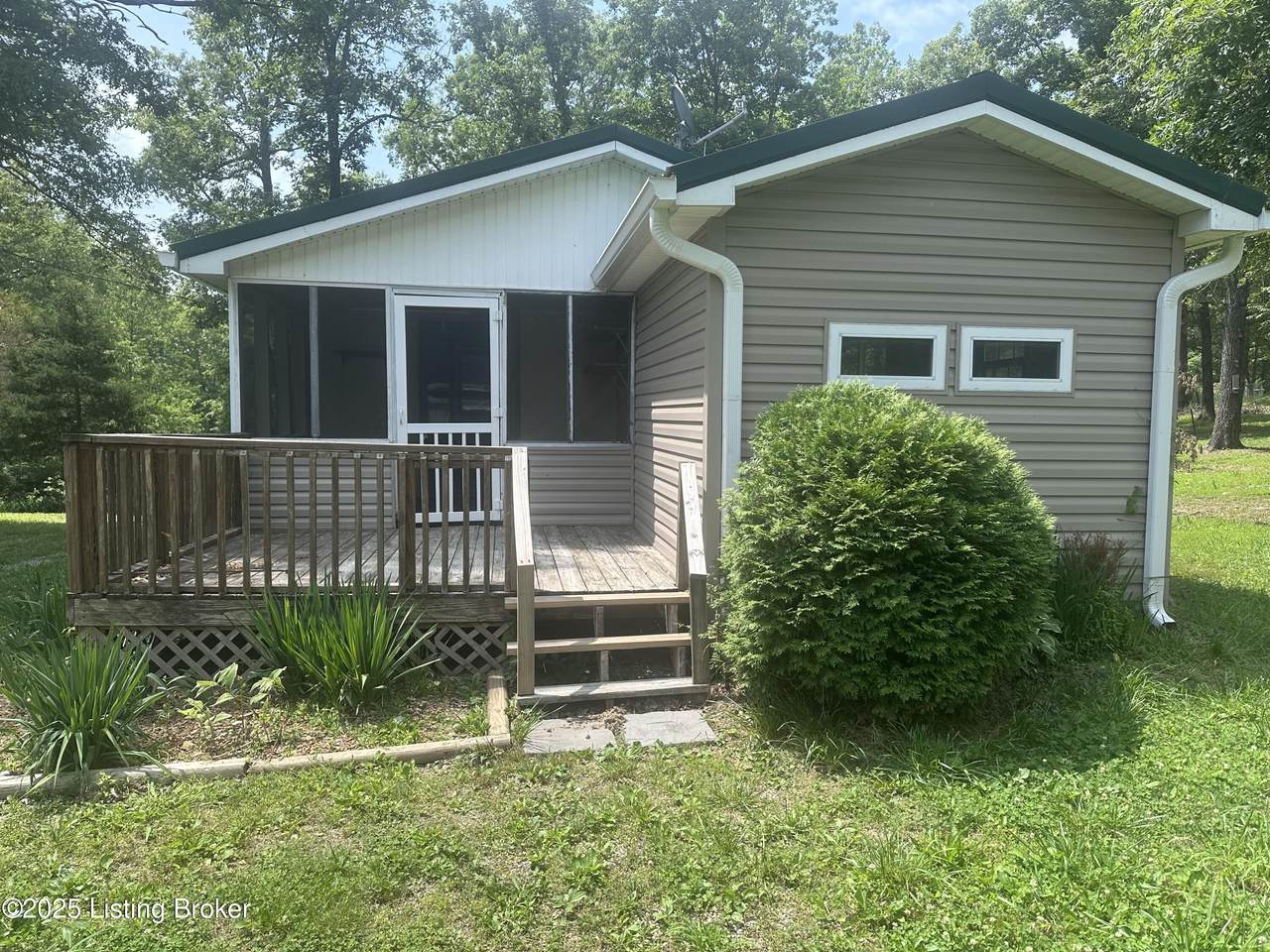 270 Foxwood Cir - Photo 1