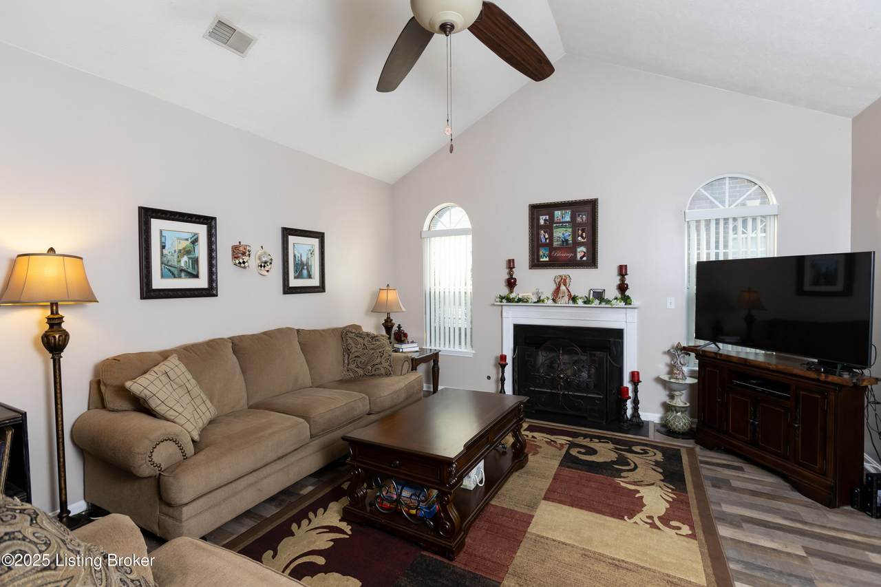 https://bt-photos.global.ssl.fastly.net/louisville/1280_boomver_2_1697327-2.jpg