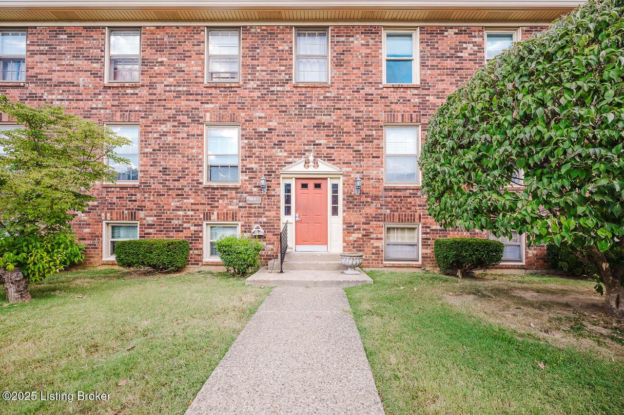 1007 Lake Pl - Photo 1