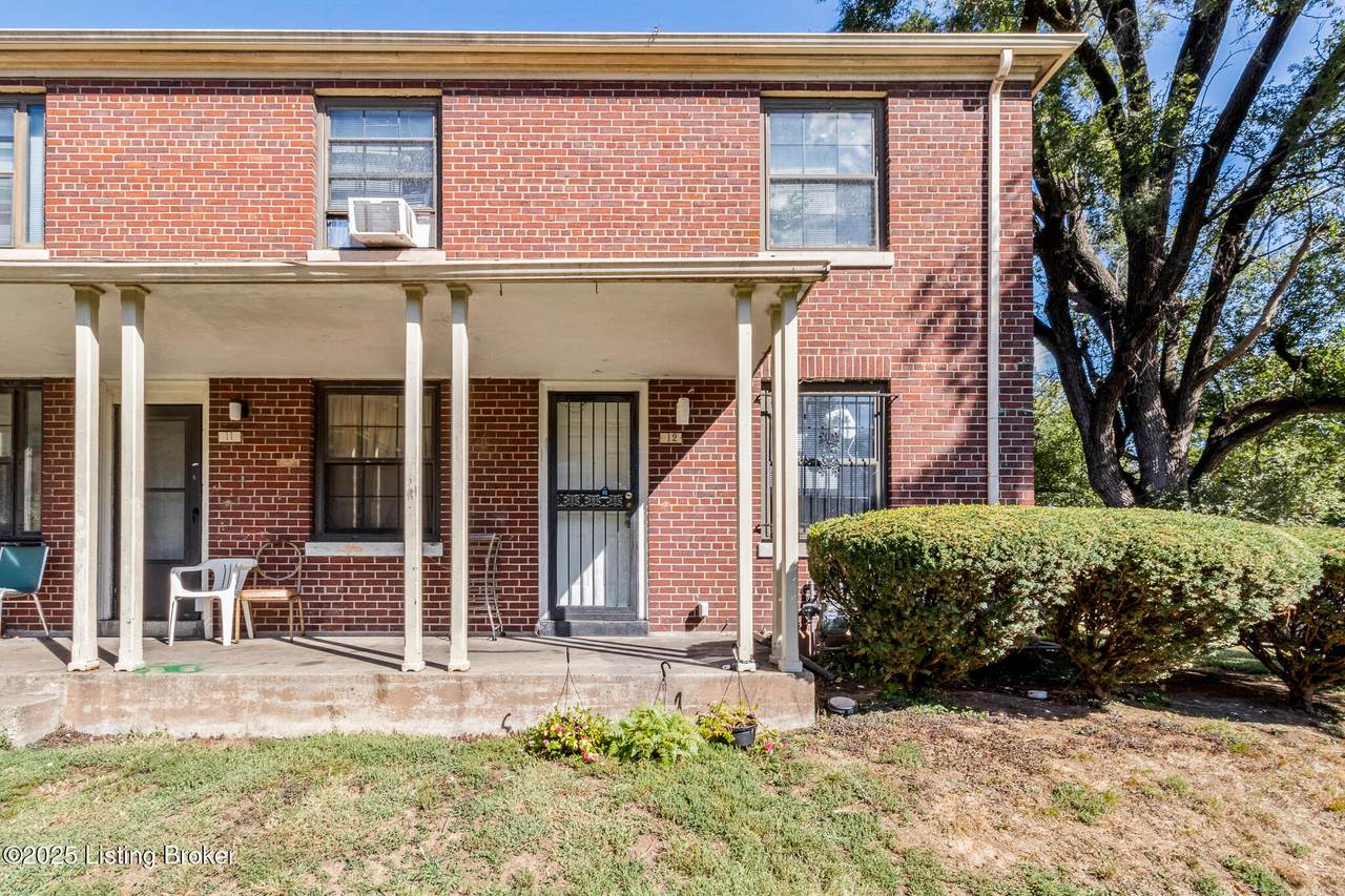 12 College Ct - Photo 1
