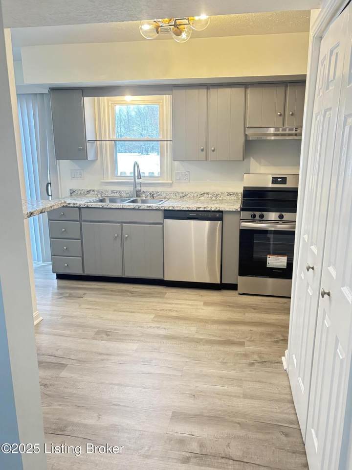 8207 Damascus Cir - Photo 1