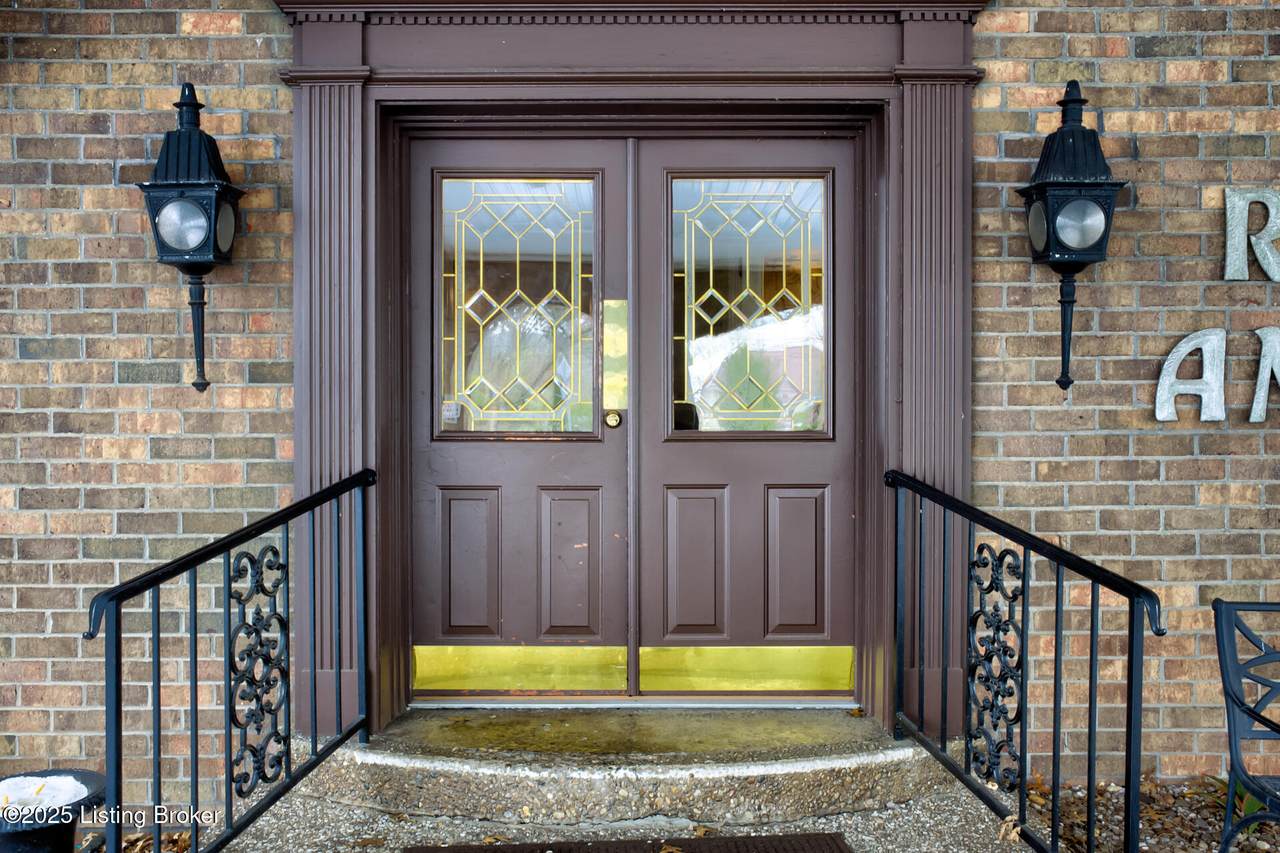 1600 Gardiner Ln - Photo 1