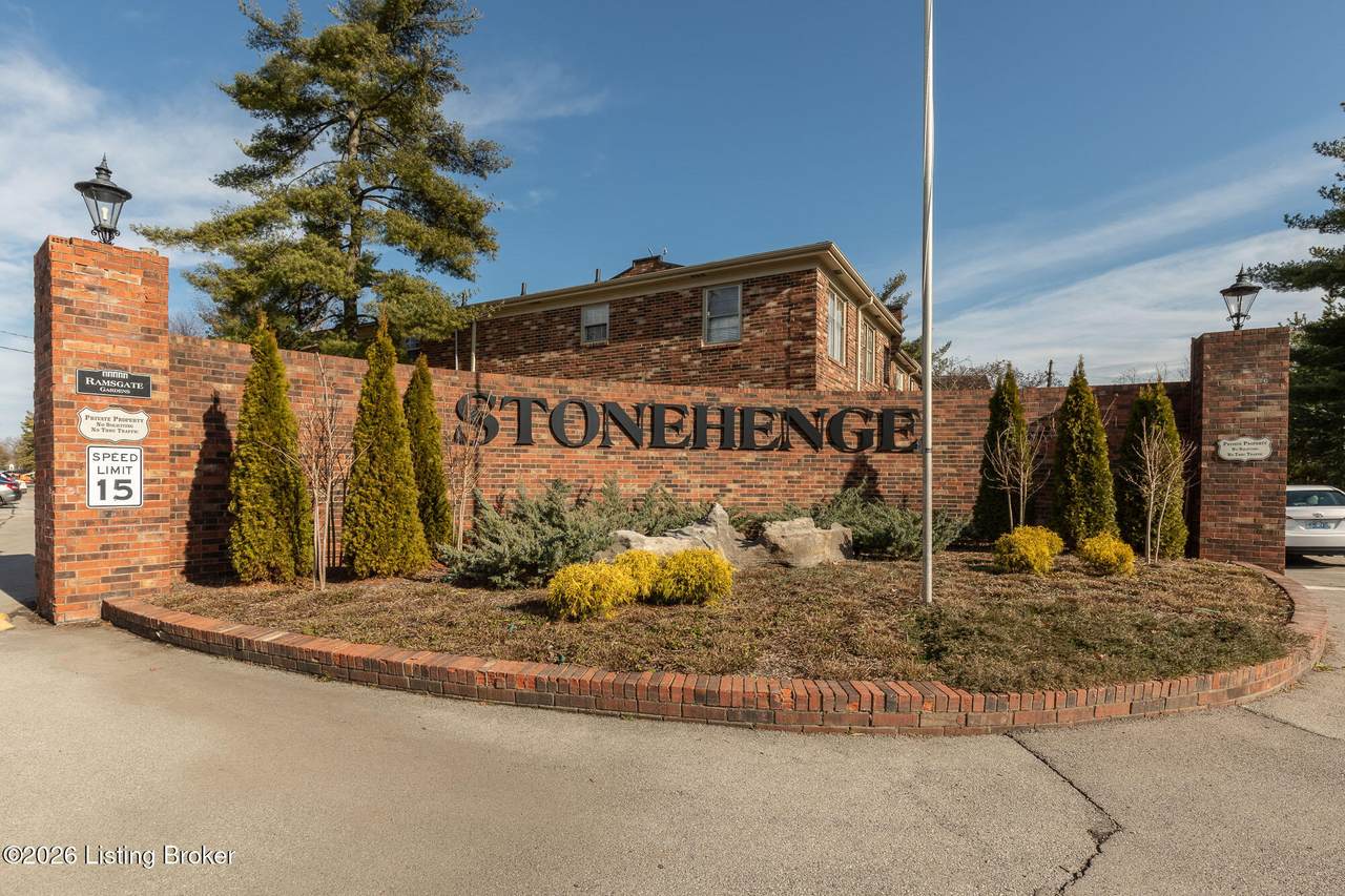 248 Stonehenge Dr - Photo 1