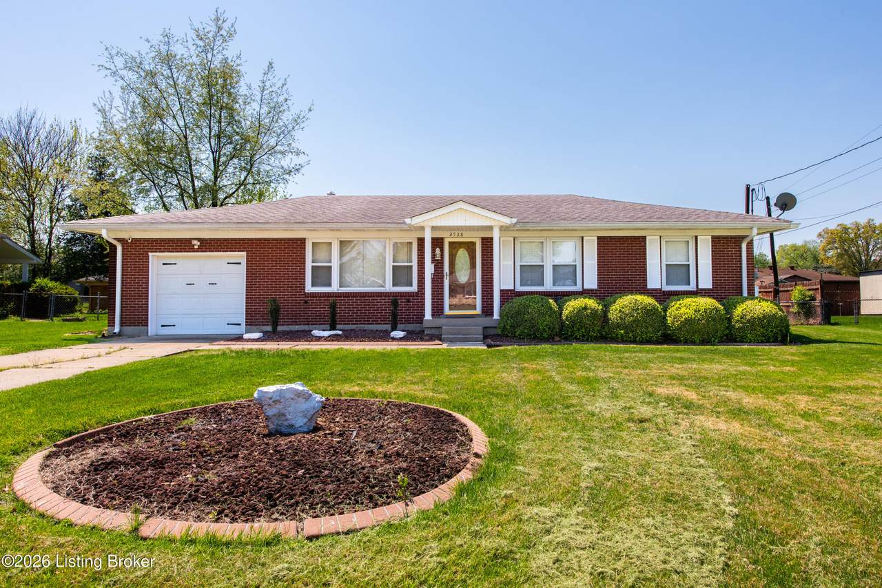 2528 Hampstead Dr - Photo 1
