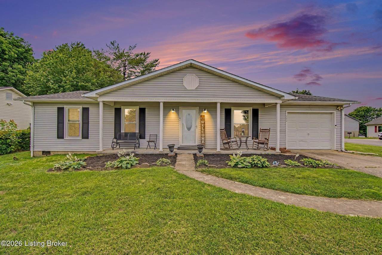200 Grant Dr - Photo 1
