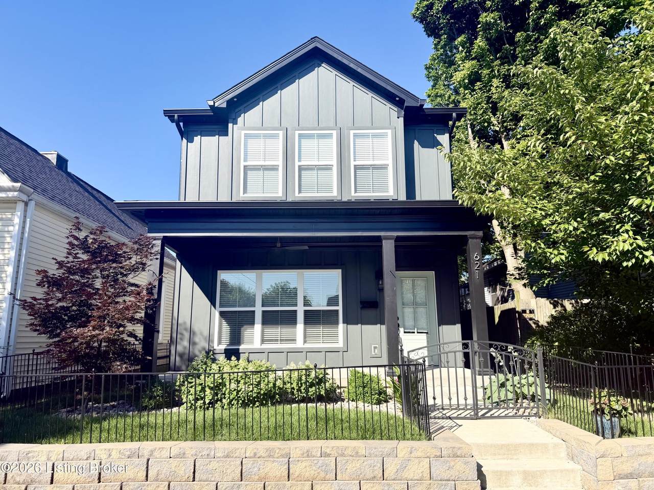 621 Thomas St - Photo 1