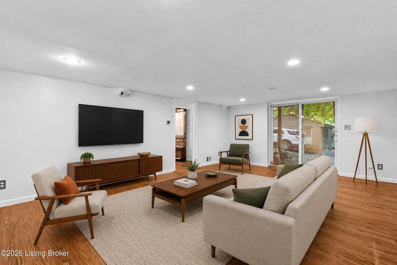 319 Ewing Ave - Photo 1