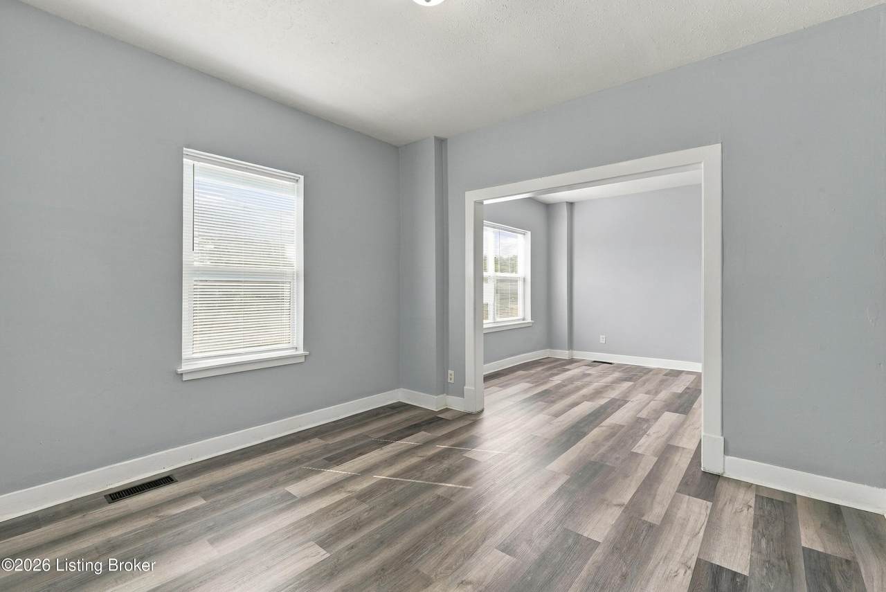 956 Floyd St - Photo 1