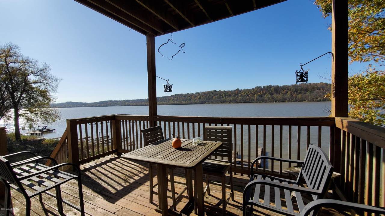 1402 Riverside Dr - Photo 1