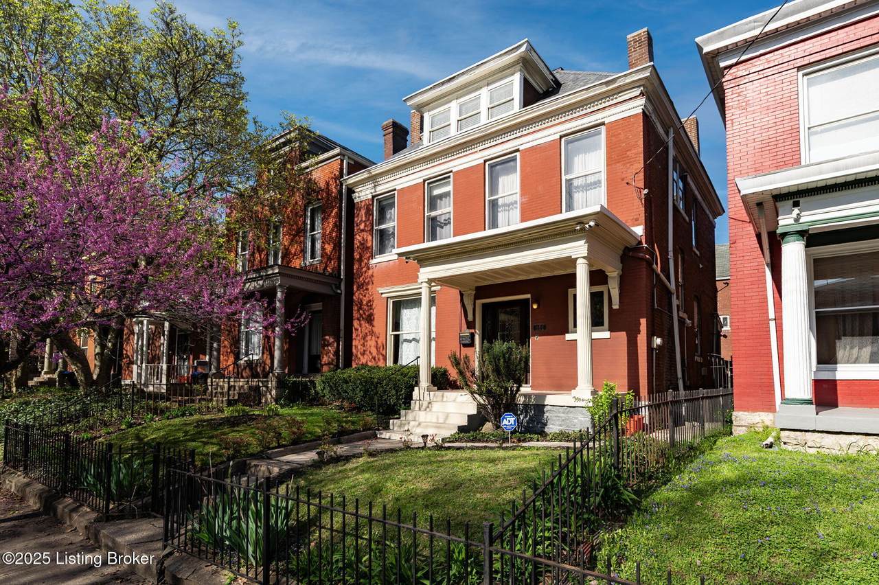 1102 Brook St - Photo 1