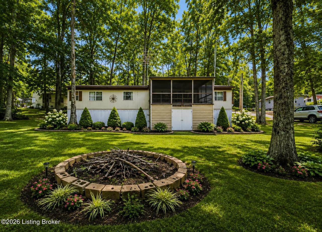 105 Tulip Ln - Photo 1