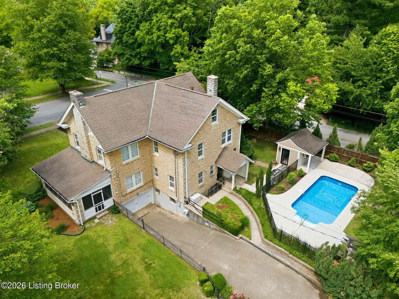 1226 Summit Ave - Photo 1