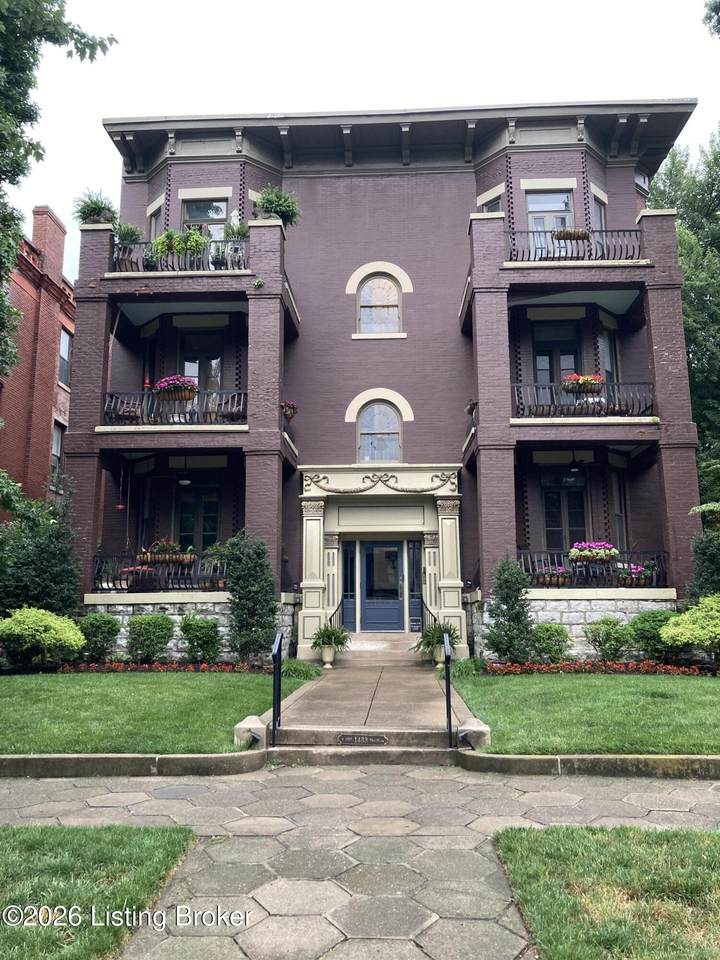 1433 Saint James Ct - Photo 1