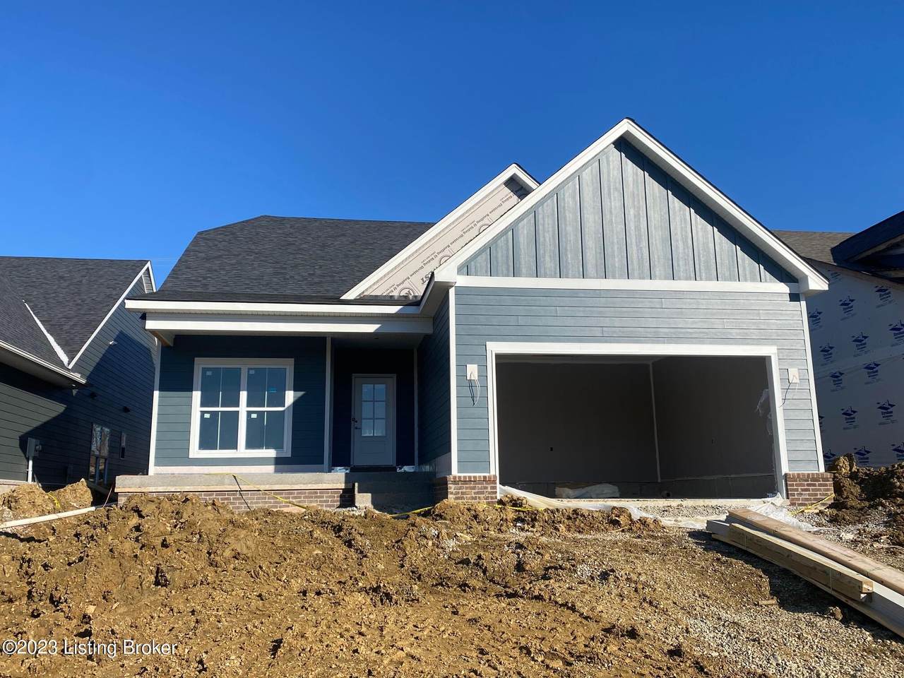 1176 Greens Dr - Photo 1