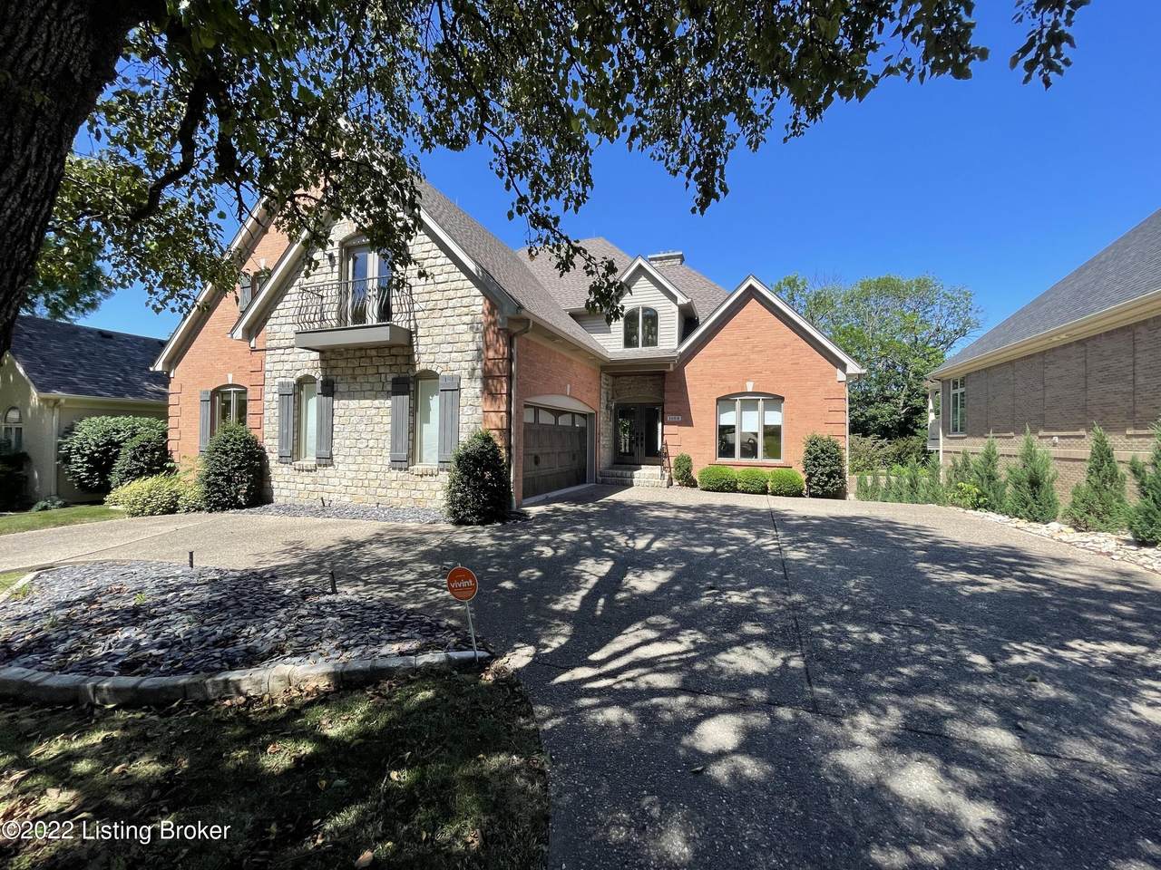 1103 Balmoral Dr - Photo 1
