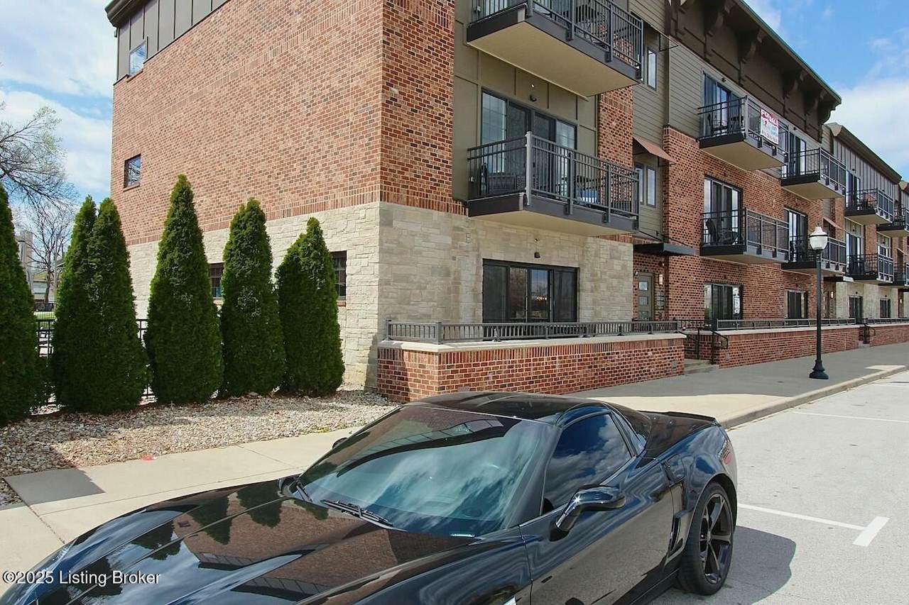 210 Mulberry St - Photo 1