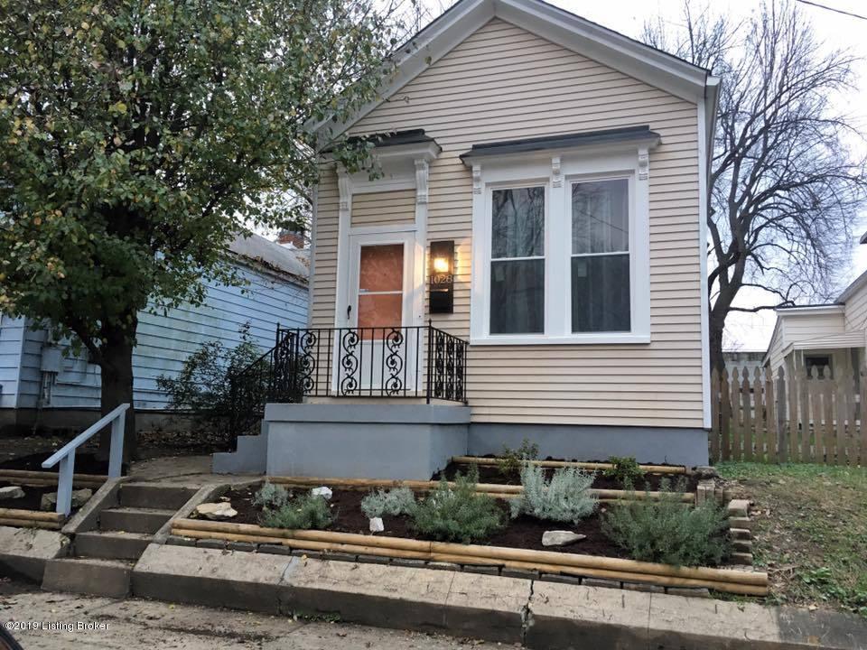 1028 Ash St - Photo 1