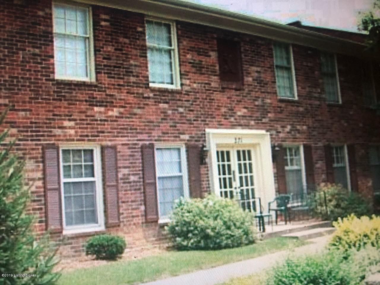 271 Salisbury Square - Photo 1