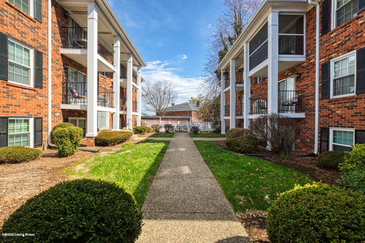3301 Colonial Manor Cir - Photo 1